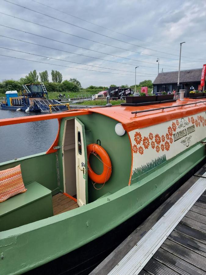 New 2022! Fixed Stay Characterful Narrowboat At The Kelpies, Marigold Sunset Фалькирк Экстерьер фото