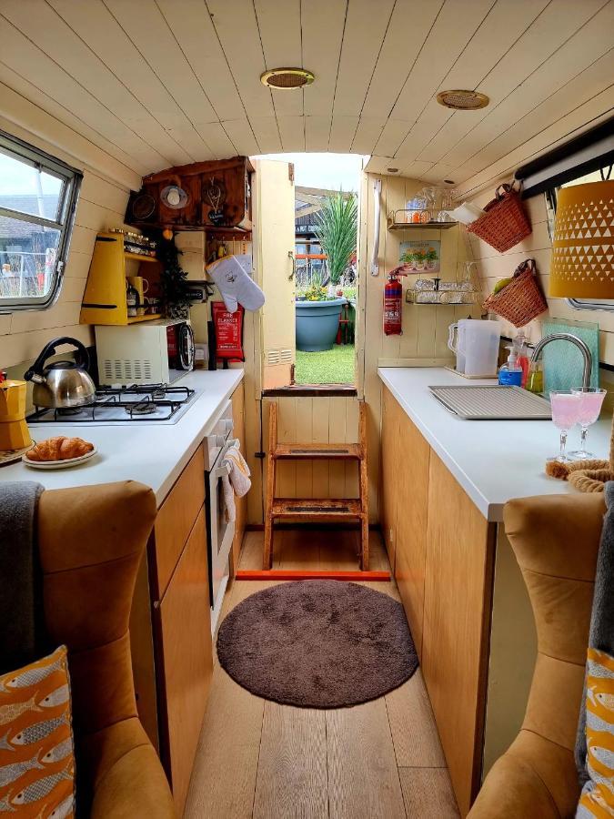 New 2022! Fixed Stay Characterful Narrowboat At The Kelpies, Marigold Sunset Фалькирк Экстерьер фото